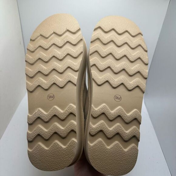 CUSHIONAIRE Women's Genuine Suede Cozy Mule Platform +Memory Foam 9 SAND NEW - Picture 5 of 7